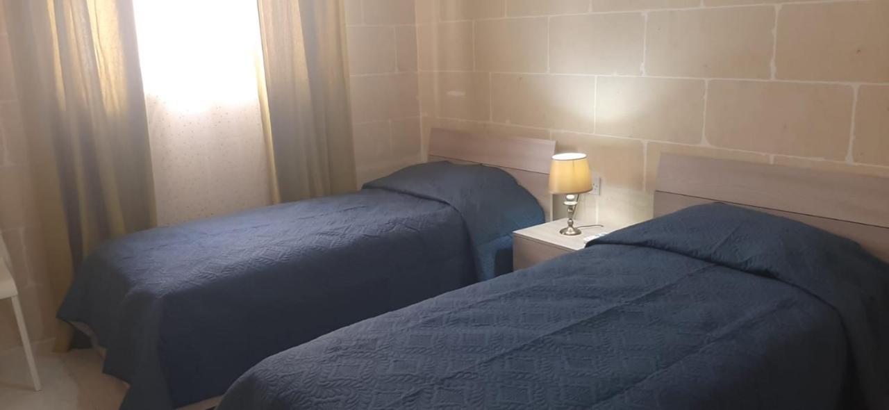 Your Basic Lodging Gozo Marsalforn Exteriör bild